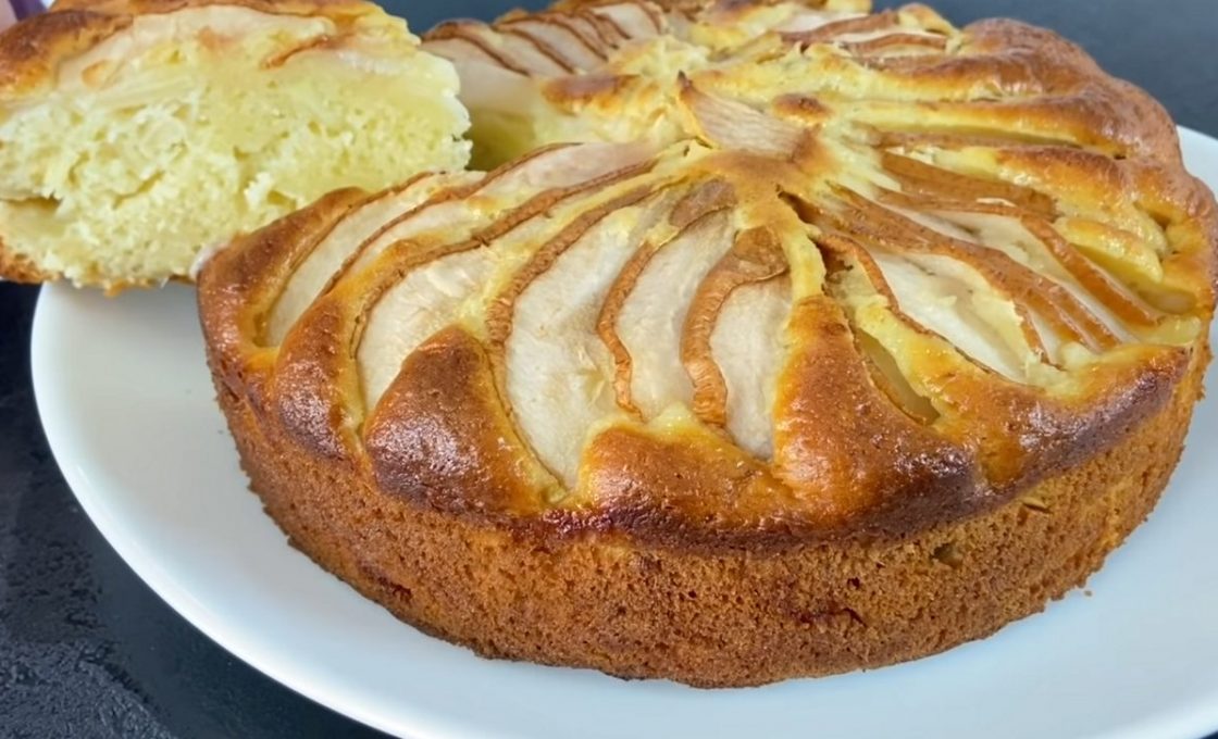 Рецепт шарлотки на сметане в мультиварке