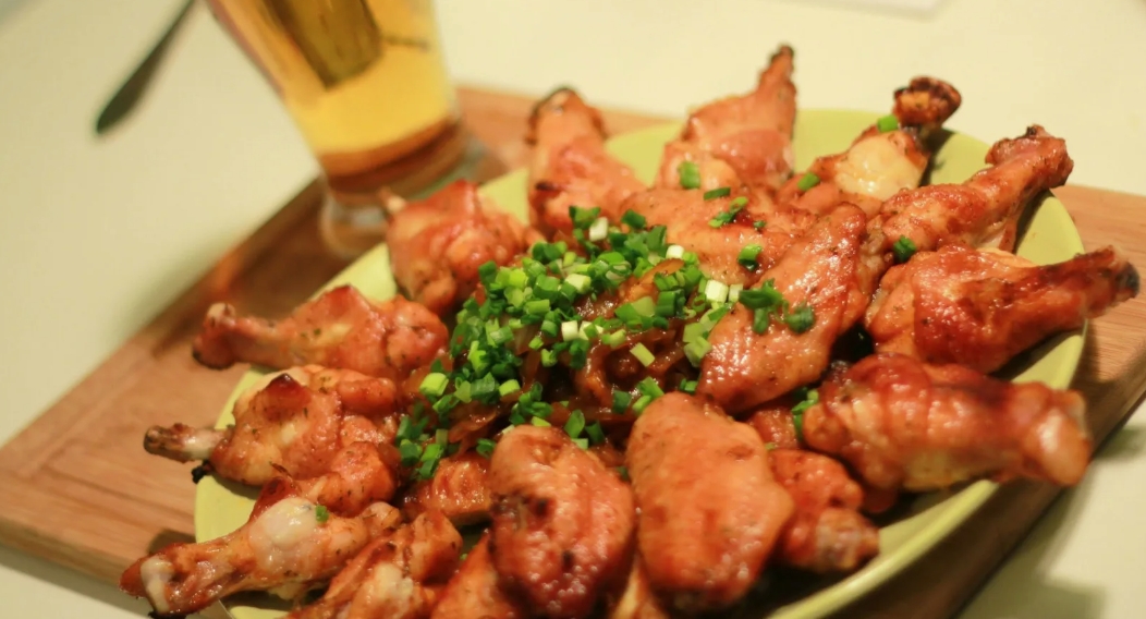 Куриные крылышки в пиве в духовке